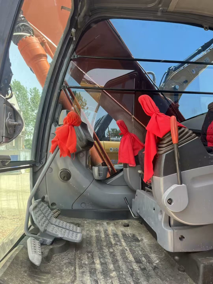 HITACHI ZX200 - Верижен багер: снимка 2 HITACHI ZX200 - Верижен багер: снимка 2