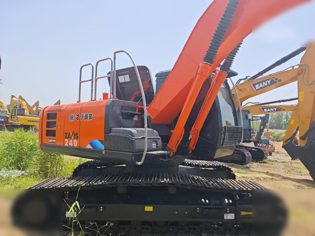 HITACHI ZX240 - Верижен багер: снимка 1 HITACHI ZX240 - Верижен багер: снимка 1