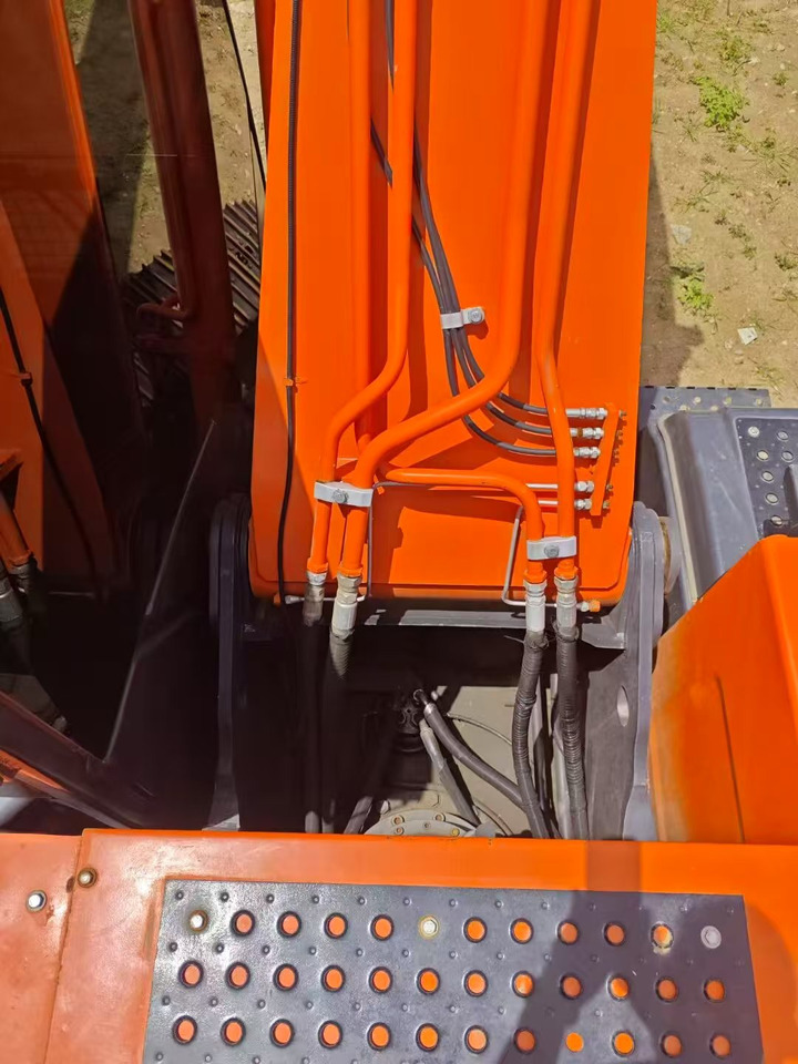 Hitachi ZX240-3G - Верижен багер: снимка 2 Hitachi ZX240-3G - Верижен багер: снимка 2