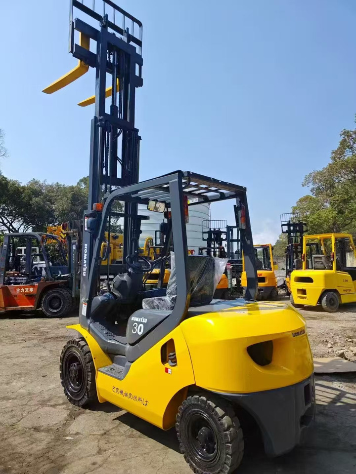 KOMATSU 3-ton - Вертикална работна платформа: снимка 3 KOMATSU 3-ton - Вертикална работна платформа: снимка 3