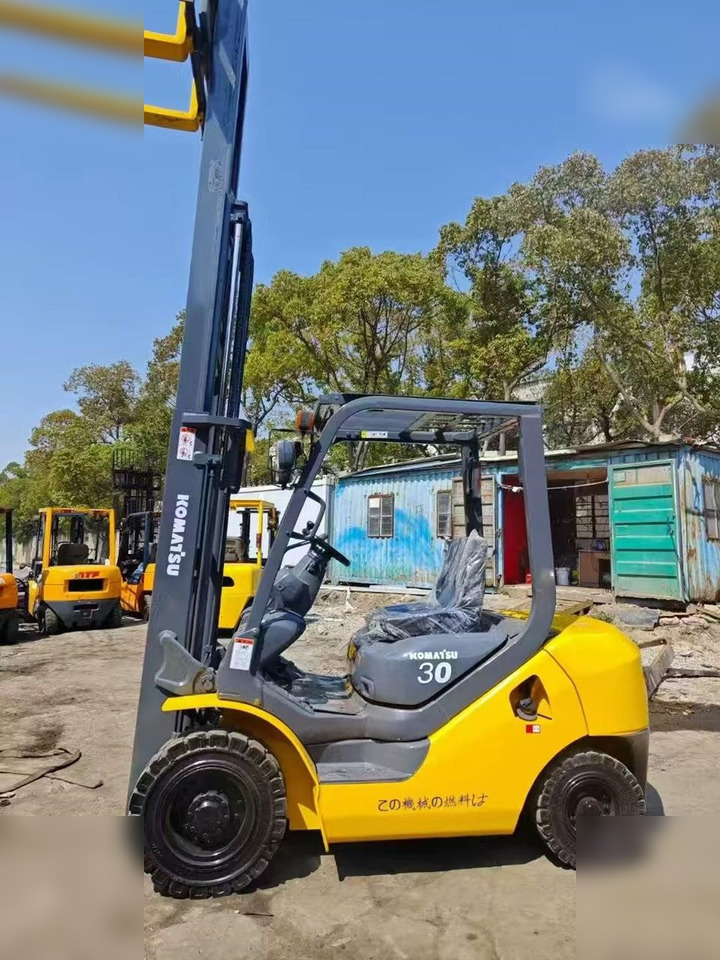 KOMATSU FD30-7 - Газокар: снимка 3 KOMATSU FD30-7 - Газокар: снимка 3