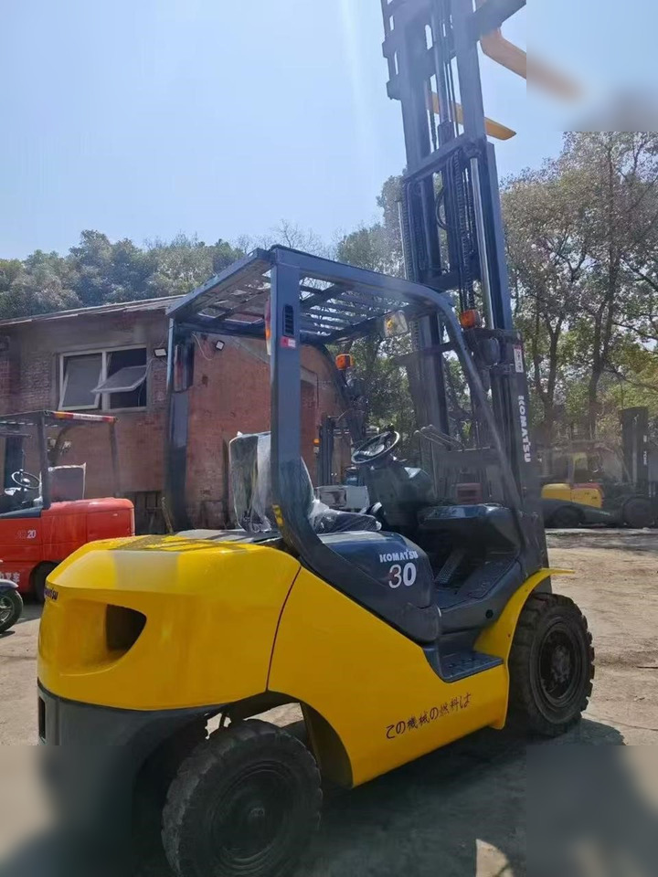 KOMATSU FD30-7 - Газокар: снимка 4 KOMATSU FD30-7 - Газокар: снимка 4
