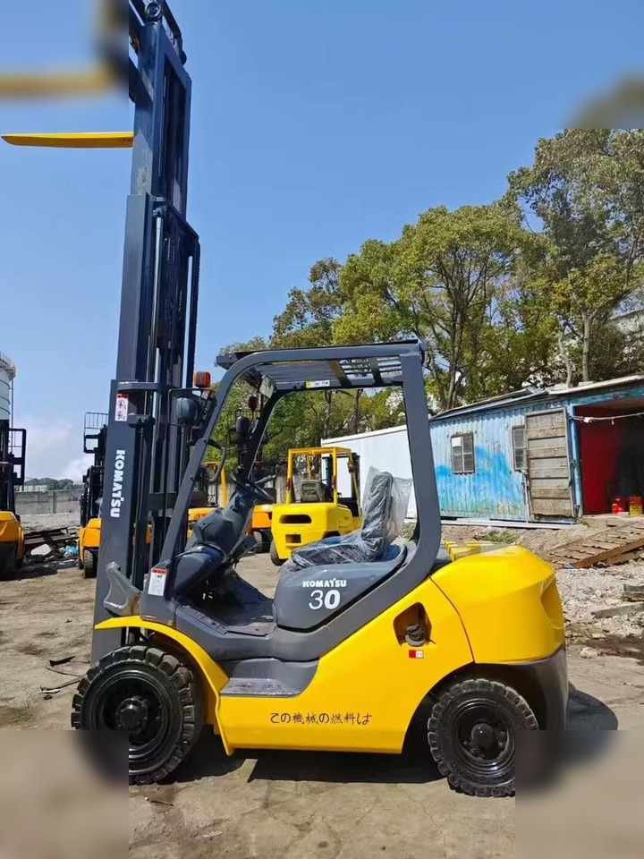 KOMATSU FD30-7 - Газокар: снимка 1 KOMATSU FD30-7 - Газокар: снимка 1