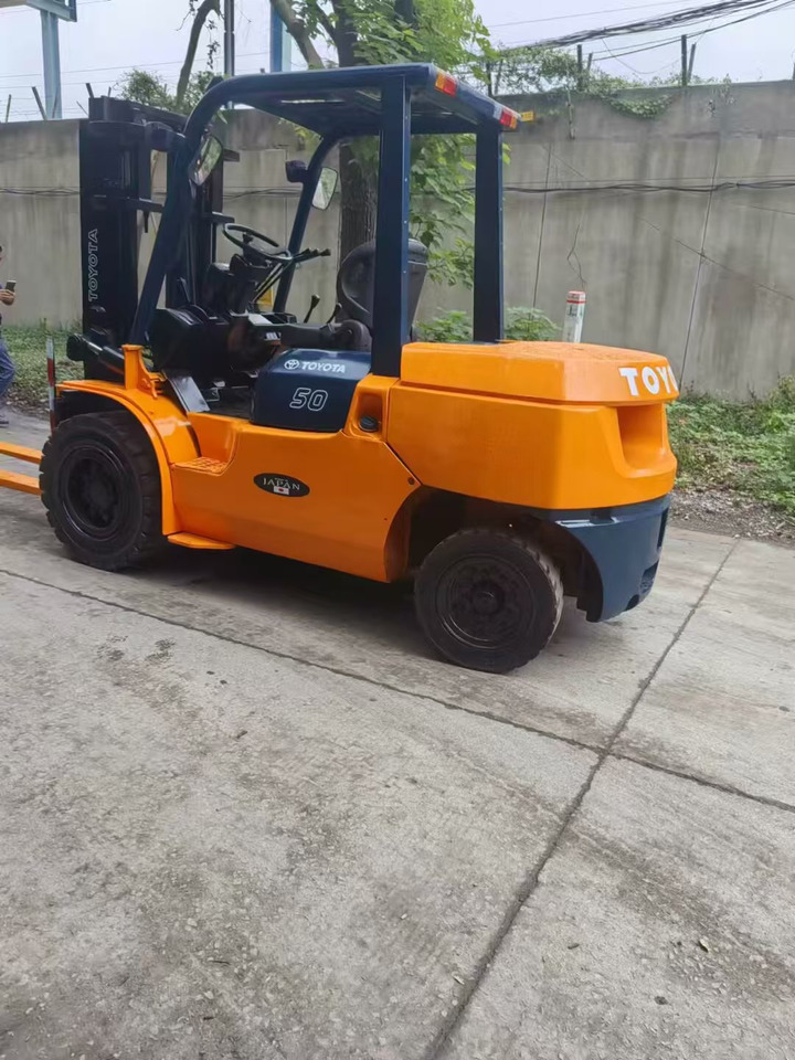 TOYATA 5-TON - Вертикална работна платформа: снимка 1 TOYATA 5-TON - Вертикална работна платформа: снимка 1