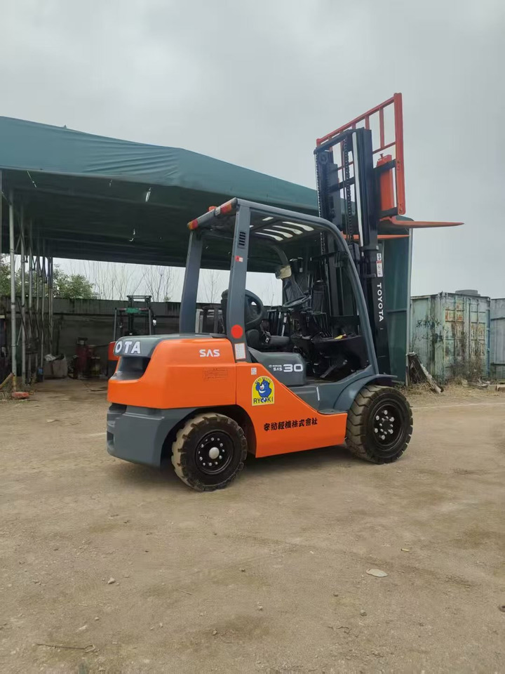 Toyata 3-ton - Вертикална работна платформа: снимка 5 Toyata 3-ton - Вертикална работна платформа: снимка 5