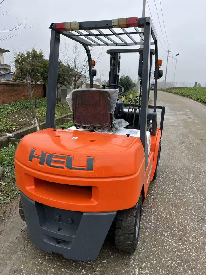 Heli 3-ton - Вертикална работна платформа: снимка 5 Heli 3-ton - Вертикална работна платформа: снимка 5