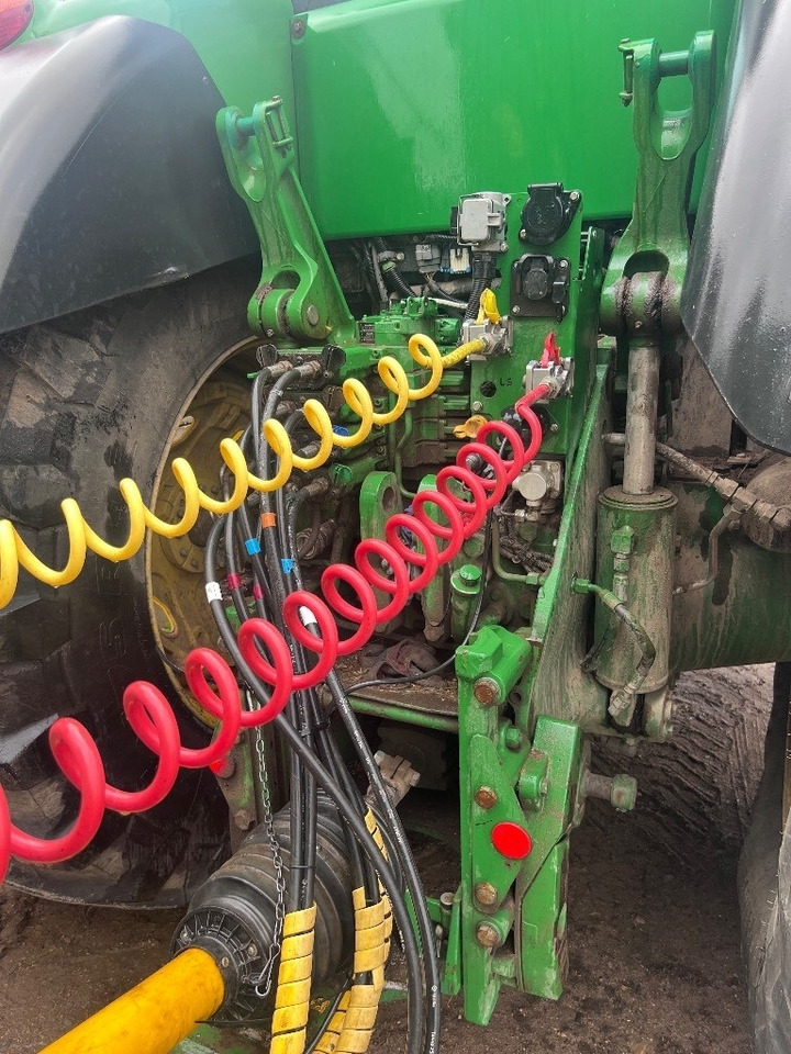 John Deere 8320R - Трактор: снимка 3 John Deere 8320R - Трактор: снимка 3