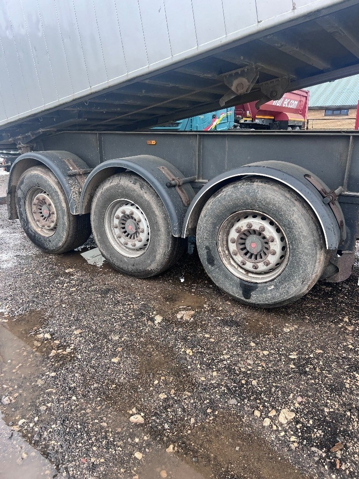 Wielton 45M3 - Селскостопанско ремарке самосвал: снимка 4 Wielton 45M3 - Селскостопанско ремарке самосвал: снимка 4