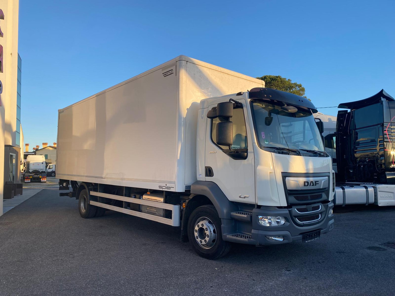 DAF LF 260 FA - Камион фургон: снимка 4 DAF LF 260 FA - Камион фургон: снимка 4