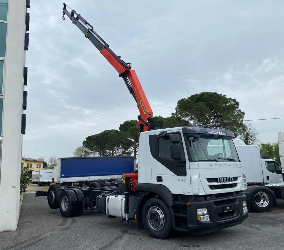 IVECO AT260S33 - Камион с кран: снимка 2 IVECO AT260S33 - Камион с кран: снимка 2