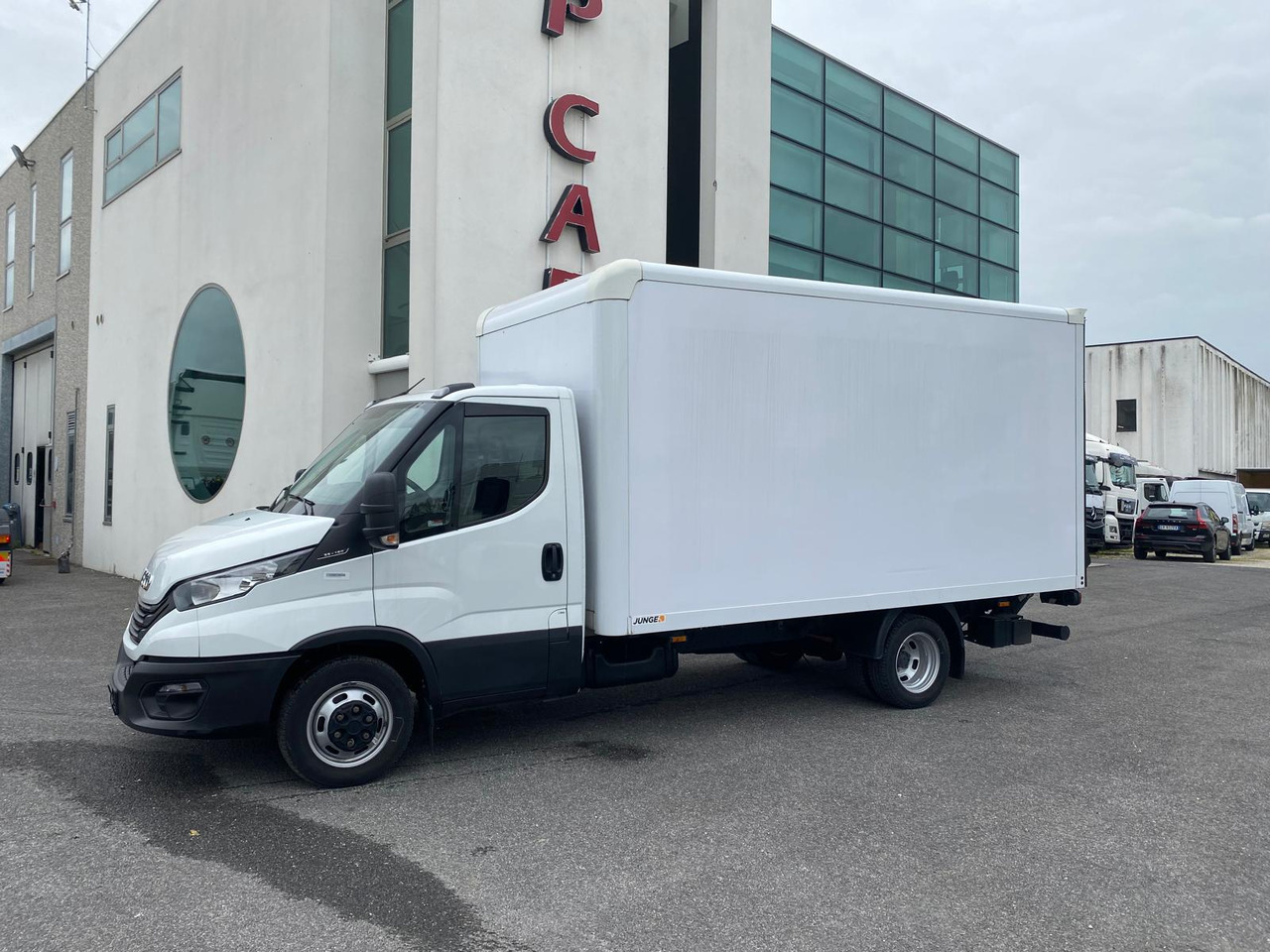 IVECO DAILY 35C16 - Лекотоварен автомобил фургон: снимка 1 IVECO DAILY 35C16 - Лекотоварен автомобил фургон: снимка 1