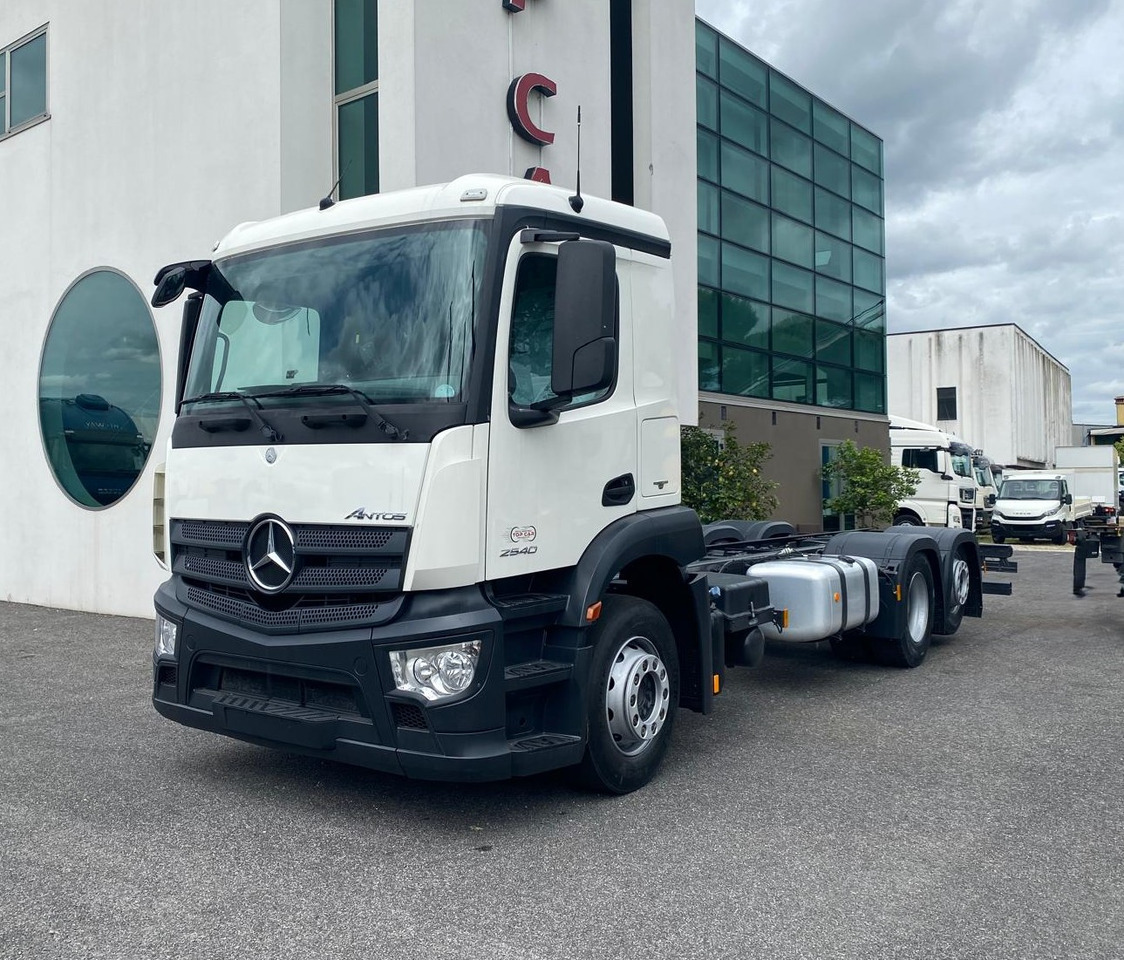 MERCEDES-BENZ ANTOS 25.40 - Шаси кабина: снимка 2 MERCEDES-BENZ ANTOS 25.40 - Шаси кабина: снимка 2