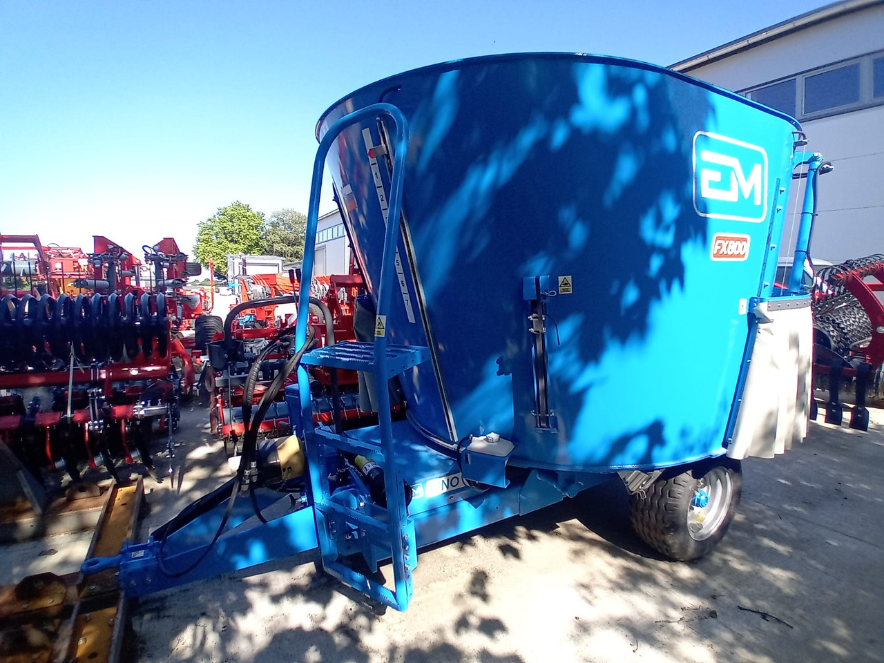 EUROMILK RINO FX 800 - Миксер-вагон: снимка 1 EUROMILK RINO FX 800 - Миксер-вагон: снимка 1