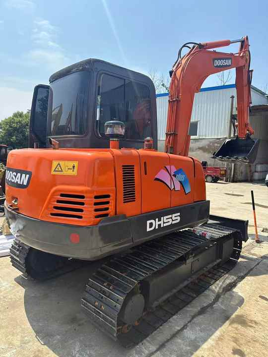 90% New Mini Excavator Doosan DH55 Second-hand Excavator 5 Ton Mini Used Excavator for Sale in Low Price - Мини багер: снимка 2 90% New Mini Excavator Doosan DH55 Second-hand Excavator 5 Ton Mini Used Excavator for Sale in Low Price - Мини багер: снимка 2