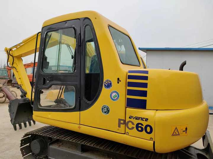 Cheap Used Komatsu PC60-7 Crawler Excavator with High Efficiency Used Heavy Machinery Komatsu P60-7 Digger Cheap for Sale - Верижен багер: снимка 2 Cheap Used Komatsu PC60-7 Crawler Excavator with High Efficiency Used Heavy Machinery Komatsu P60-7 Digger Cheap for Sale - Верижен багер: снимка 2