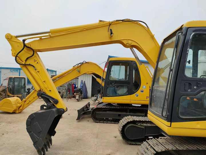 Cheap Used Komatsu PC60-7 Crawler Excavator with High Efficiency Used Heavy Machinery Komatsu P60-7 Digger Cheap for Sale - Верижен багер: снимка 3 Cheap Used Komatsu PC60-7 Crawler Excavator with High Efficiency Used Heavy Machinery Komatsu P60-7 Digger Cheap for Sale - Верижен багер: снимка 3