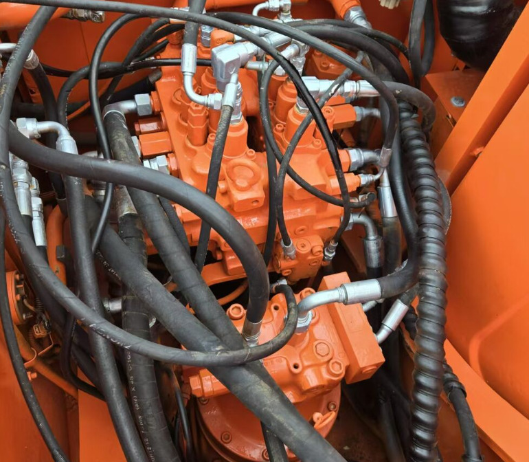 DOOSAN Good Condition Original Doosan DH150w-7 Wheel Excavator 15 Tons Used Doosan Dh150w-7 Excavator Used Wheel Excavator for Sale - Колесен багер: снимка 4 DOOSAN Good Condition Original Doosan DH150w-7 Wheel Excavator 15 Tons Used Doosan Dh150w-7 Excavator Used Wheel Excavator for Sale - Колесен багер: снимка 4