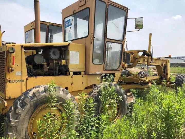 Japan Komatsu GD511 Motor Grader Cheap Price Komatsu Road Grader GD511 Good Condition in China - Грейдер: снимка 2 Japan Komatsu GD511 Motor Grader Cheap Price Komatsu Road Grader GD511 Good Condition in China - Грейдер: снимка 2