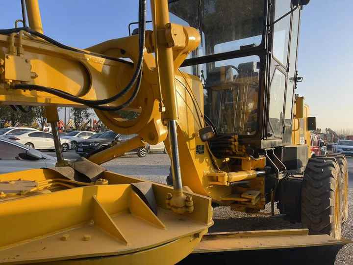 Japan Komatsu GD655 Motor Grader Cheap Price Komatsu Road Grader GD655 Good Condition in China - Грейдер: снимка 4 Japan Komatsu GD655 Motor Grader Cheap Price Komatsu Road Grader GD655 Good Condition in China - Грейдер: снимка 4