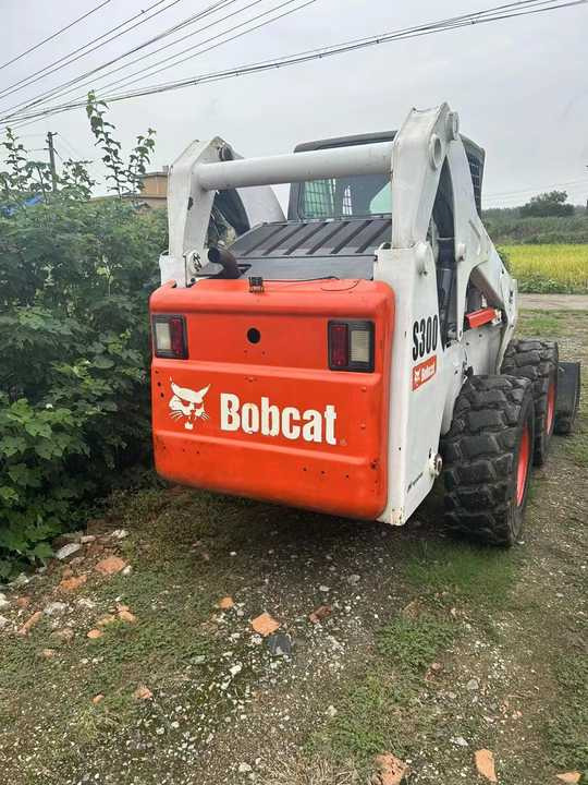 Second Hand BOBCAT S300 Skid-steer Loader with Very Good Performance Is for Sale at a Low Price - Мини челен товарач: снимка 4 Second Hand BOBCAT S300 Skid-steer Loader with Very Good Performance Is for Sale at a Low Price - Мини челен товарач: снимка 4