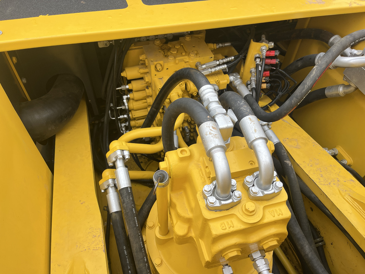 KOMATSU Crawler excavator Second-hand Excavator Komatsu PC 450-7for Sale-------Good Condition - Строителна техника: снимка 2 KOMATSU Crawler excavator Second-hand Excavator Komatsu PC 450-7for Sale-------Good Condition - Строителна техника: снимка 2