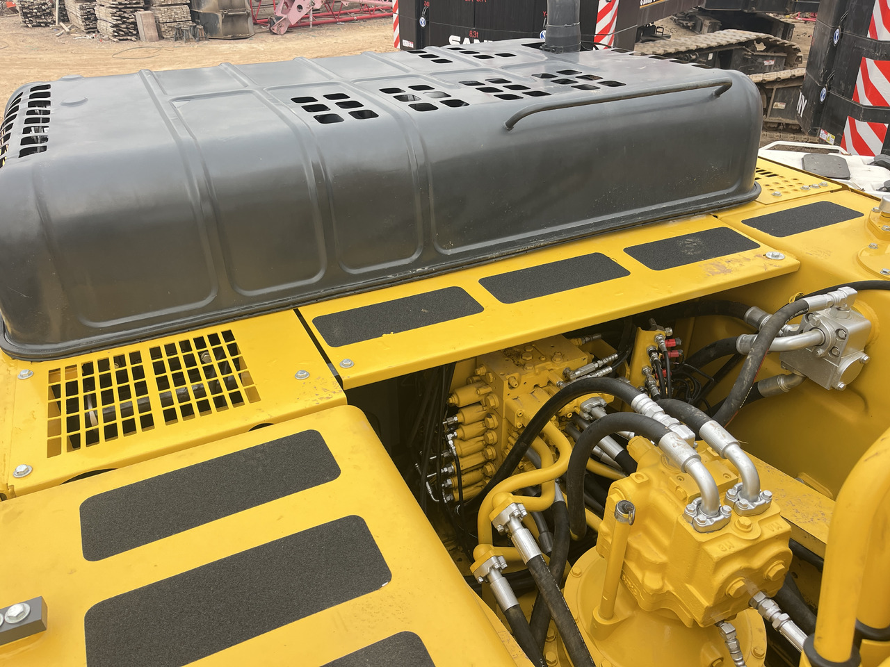 KOMATSU Crawler excavator Second-hand Excavator Komatsu PC 450-7for Sale-------Good Condition - Строителна техника: снимка 3 KOMATSU Crawler excavator Second-hand Excavator Komatsu PC 450-7for Sale-------Good Condition - Строителна техника: снимка 3