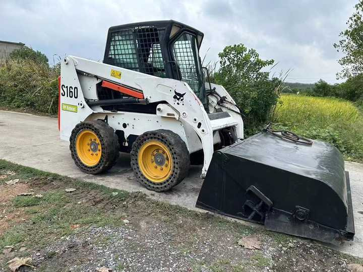 USED BOBCAT S160 Skid-steer Loader with Very Good Performance Is for Sale at a Low Price. - Мини челен товарач: снимка 2 USED BOBCAT S160 Skid-steer Loader with Very Good Performance Is for Sale at a Low Price. - Мини челен товарач: снимка 2