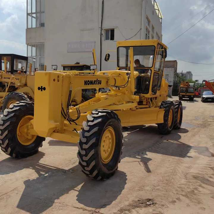 USED Komatsu GD511 Grader with Good Condition for Sale - Грейдер: снимка 3 USED Komatsu GD511 Grader with Good Condition for Sale - Грейдер: снимка 3