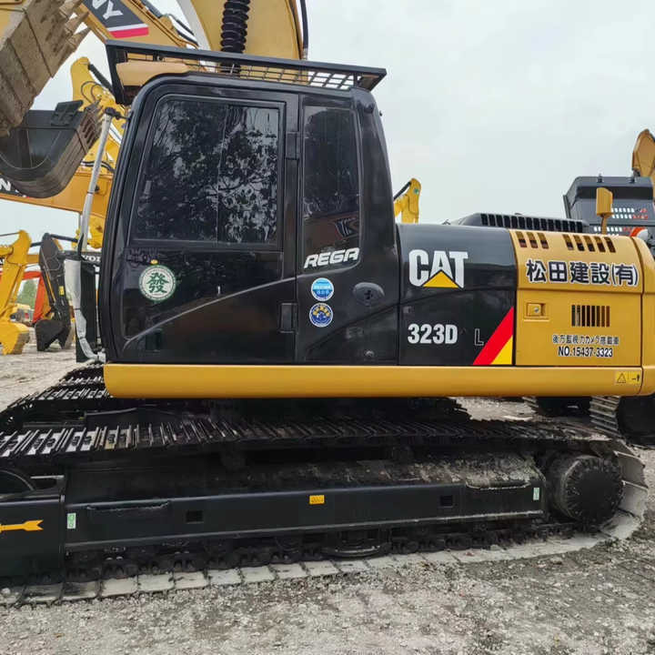 Used Digger CAT 323D2L Construction Machinery Construction Digger Used CAT 323D2L Cheap Excavator - Верижен багер: снимка 2 Used Digger CAT 323D2L Construction Machinery Construction Digger Used CAT 323D2L Cheap Excavator - Верижен багер: снимка 2