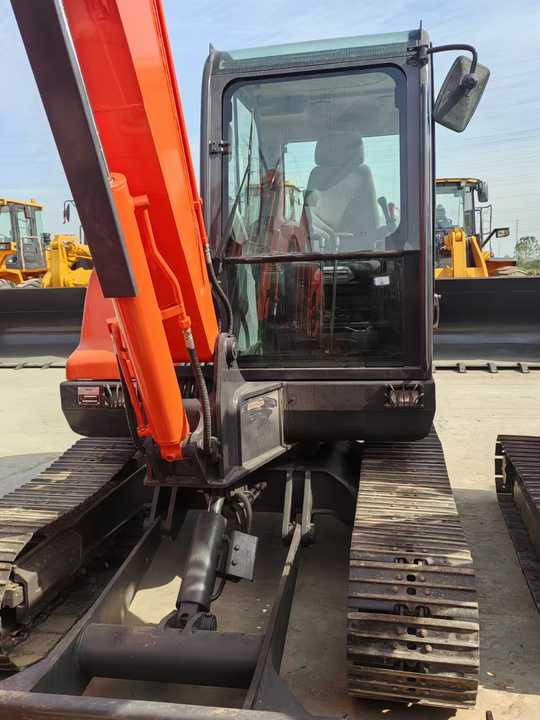 Used Doosan Mini Excavator DoOSAN DX60-9 6tons Small Excavator for Sale High Quality Doosan Dx60 70 75 Mini Excavator on Sale - Мини багер: снимка 4 Used Doosan Mini Excavator DoOSAN DX60-9 6tons Small Excavator for Sale High Quality Doosan Dx60 70 75 Mini Excavator on Sale - Мини багер: снимка 4