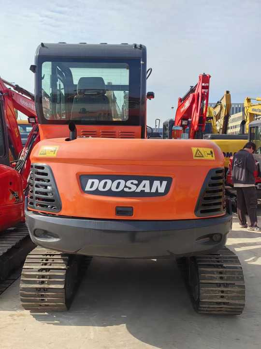 Used Doosan Mini Excavator DoOSAN DX60-9 6tons Small Excavator for Sale High Quality Doosan Dx60 70 75 Mini Excavator on Sale - Мини багер: снимка 3 Used Doosan Mini Excavator DoOSAN DX60-9 6tons Small Excavator for Sale High Quality Doosan Dx60 70 75 Mini Excavator on Sale - Мини багер: снимка 3