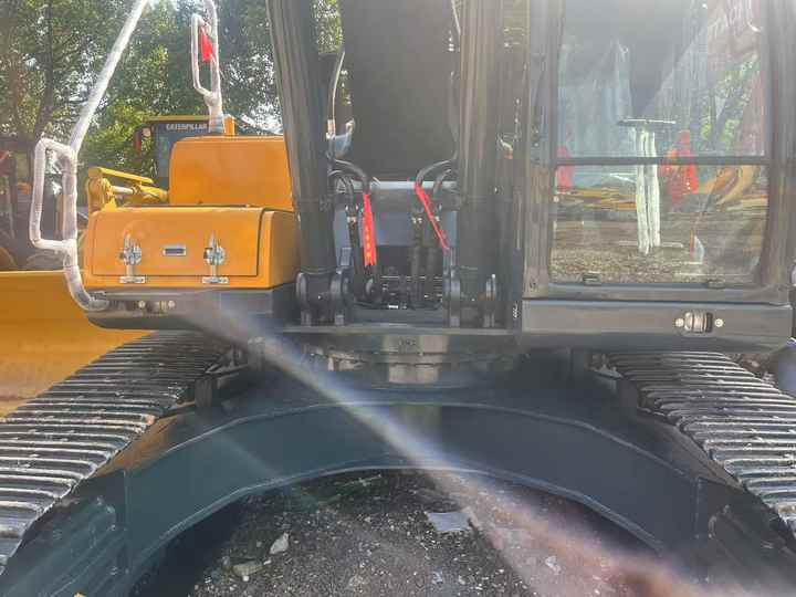 Used HYUNDAI 305LC-9T Crawler Excavator with Good Performance Hyundai30 Tons Earthmoving Machinery with Low Price On-sale - Верижен багер: снимка 5 Used HYUNDAI 305LC-9T Crawler Excavator with Good Performance Hyundai30 Tons Earthmoving Machinery with Low Price On-sale - Верижен багер: снимка 5