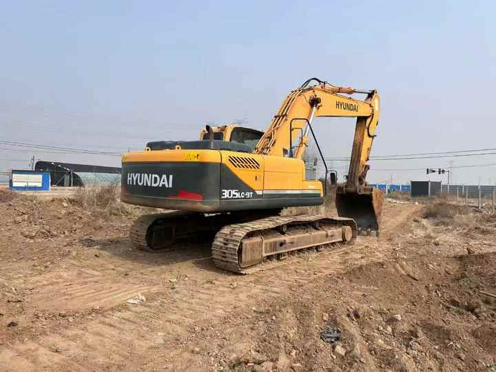 Used HYUNDAI 305LC-9T Crawler Excavator with good performance Hyundai30 tons earthmoving machinery with low price on-sale - Верижен багер: снимка 2 Used HYUNDAI 305LC-9T Crawler Excavator with good performance Hyundai30 tons earthmoving machinery with low price on-sale - Верижен багер: снимка 2