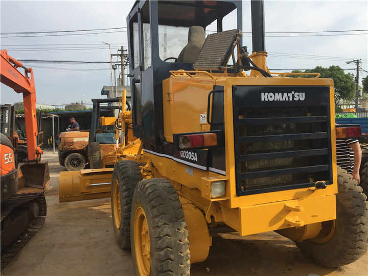 Used Komatsu GD305 Motor Grader Cheap Price Komatsu Road Grader GD305 Good Condition in China - Грейдер: снимка 4 Used Komatsu GD305 Motor Grader Cheap Price Komatsu Road Grader GD305 Good Condition in China - Грейдер: снимка 4