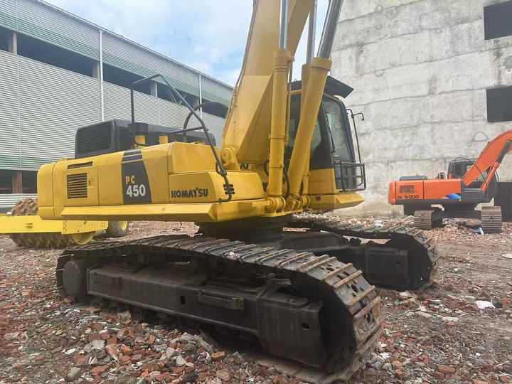 Used Komatsu PC450-8 Excavator Carrying Extra Long Arm Superior Performance Used Komatsu 45 Tonne Hydraulic Excavator Hot Sale - Верижен багер: снимка 4 Used Komatsu PC450-8 Excavator Carrying Extra Long Arm Superior Performance Used Komatsu 45 Tonne Hydraulic Excavator Hot Sale - Верижен багер: снимка 4