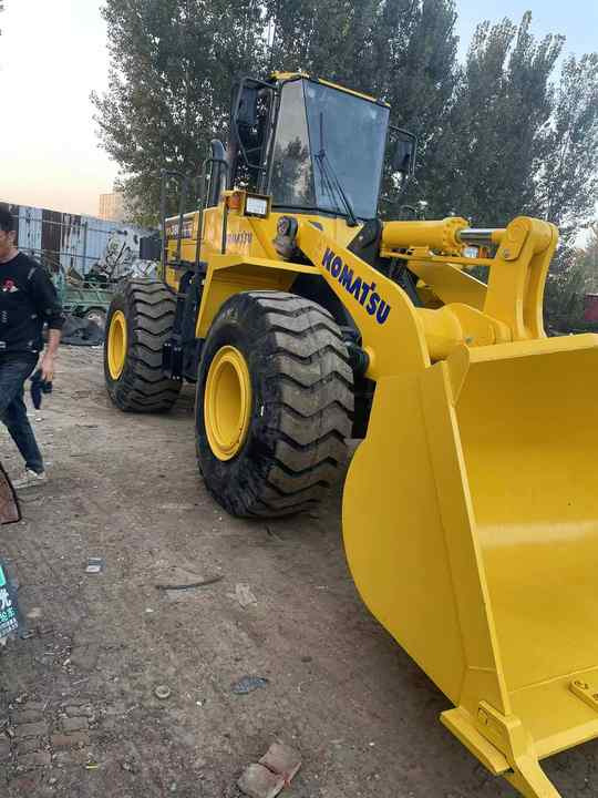 Used Komatsu WA380-3 Front Loader in Very Good Condition Strong Power komatsu 380 Wheel Loader Low Price Hot Sale - Колесен товарач: снимка 2 Used Komatsu WA380-3 Front Loader in Very Good Condition Strong Power komatsu 380 Wheel Loader Low Price Hot Sale - Колесен товарач: снимка 2