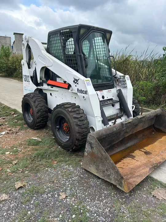 Very Good Machine Used Skid Wheel Loader Bobcat S300 for Sale - Мини челен товарач: снимка 5 Very Good Machine Used Skid Wheel Loader Bobcat S300 for Sale - Мини челен товарач: снимка 5