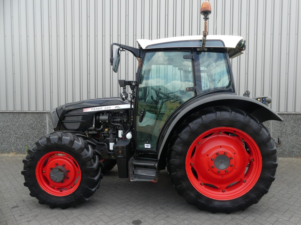 FENDT 209S Vario - Малък трактор: снимка 2 FENDT 209S Vario - Малък трактор: снимка 2