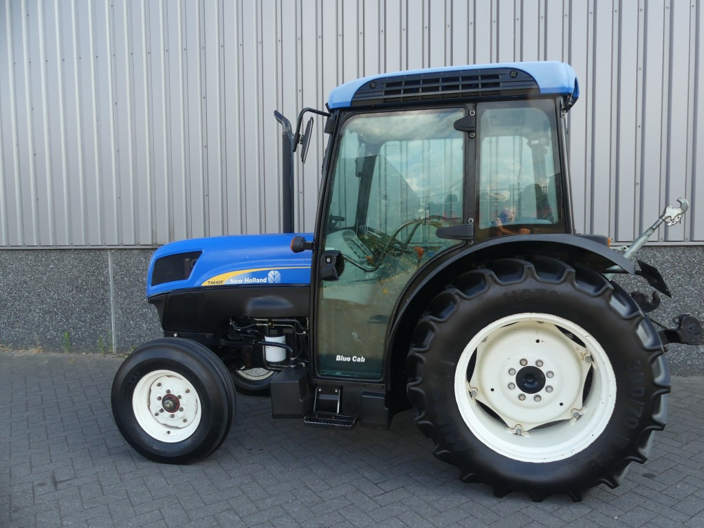 NEW HOLLAND T4040F - Малък трактор: снимка 2 NEW HOLLAND T4040F - Малък трактор: снимка 2