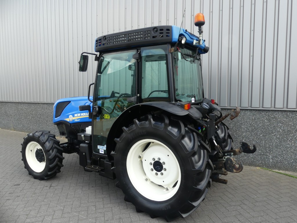 New Holland T4.100F - Малък трактор: снимка 3 New Holland T4.100F - Малък трактор: снимка 3