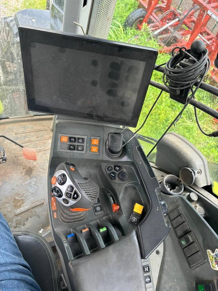 Claas Axion 830 Cmatic - Трактор: снимка 2 Claas Axion 830 Cmatic - Трактор: снимка 2