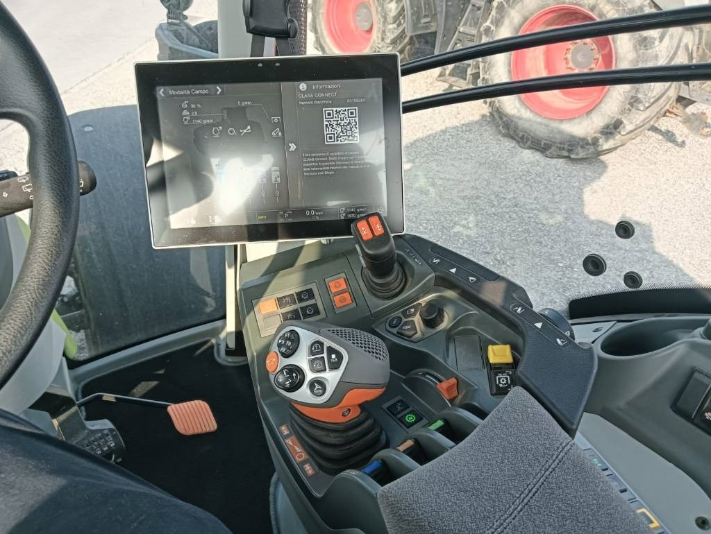 Claas Axion 870 Cmatic - Трактор: снимка 4 Claas Axion 870 Cmatic - Трактор: снимка 4