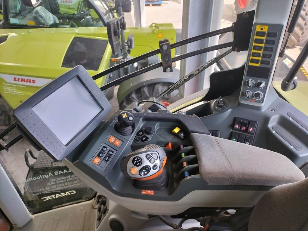 Трактор Claas Axion 950 Cmatic: снимка 7