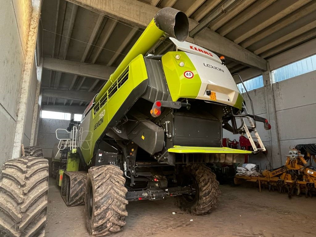 Claas LEXION 760 TT RISO - Зърнокомбайн: снимка 2 Claas LEXION 760 TT RISO - Зърнокомбайн: снимка 2