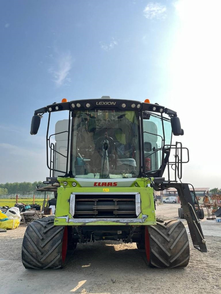 Claas LEXION 7600 TT - Зърнокомбайн: снимка 2 Claas LEXION 7600 TT - Зърнокомбайн: снимка 2