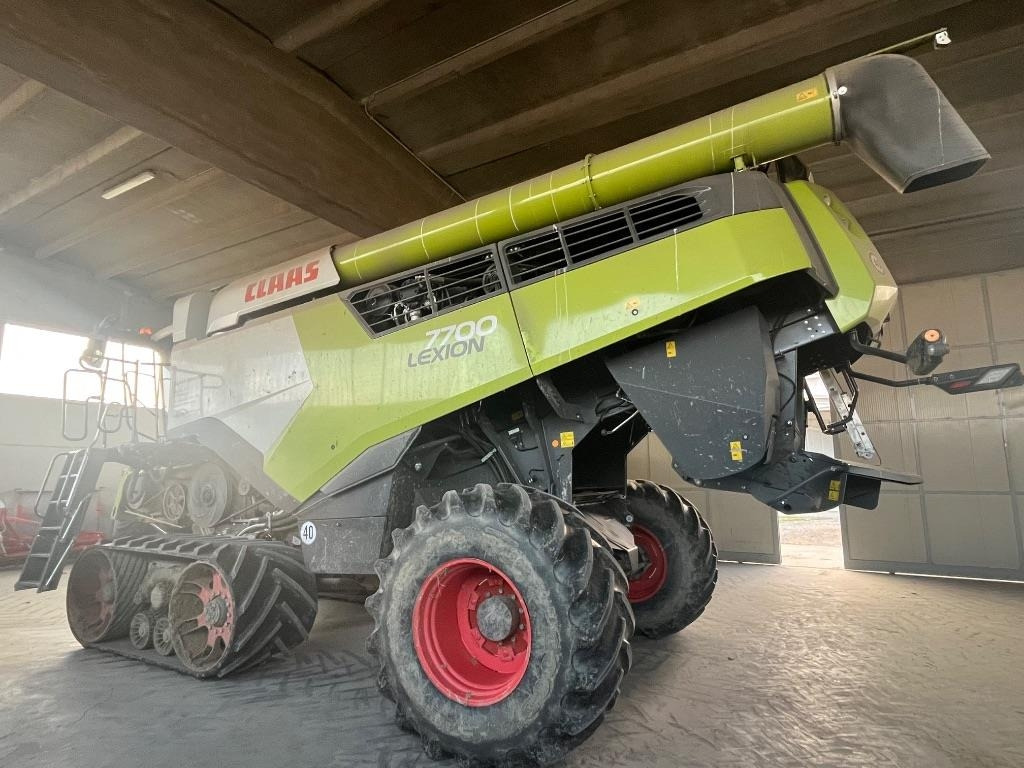 Claas Lexion 7700 TT RISO - Зърнокомбайн: снимка 1 Claas Lexion 7700 TT RISO - Зърнокомбайн: снимка 1