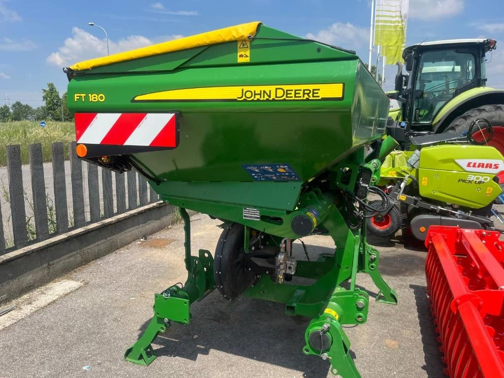 John Deere FT 180 - Тороразпръсквачка: снимка 2 John Deere FT 180 - Тороразпръсквачка: снимка 2