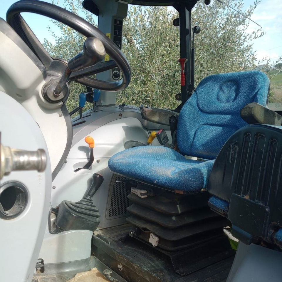 New Holland T 4.55  - Трактор: снимка 3 New Holland T 4.55  - Трактор: снимка 3