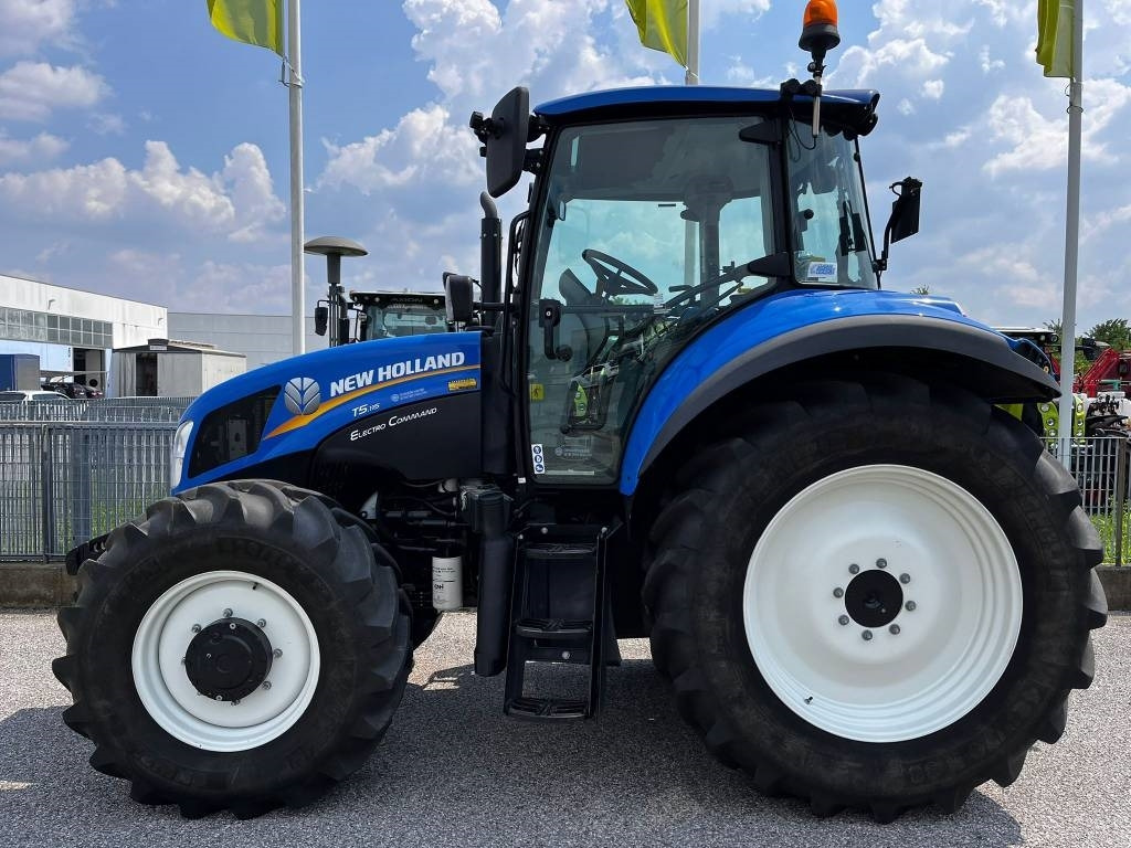New Holland T 5.115 - Трактор: снимка 2 New Holland T 5.115 - Трактор: снимка 2