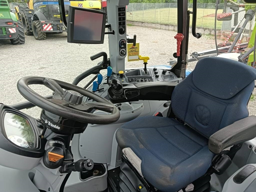 Трактор New Holland T 5.120: снимка 11